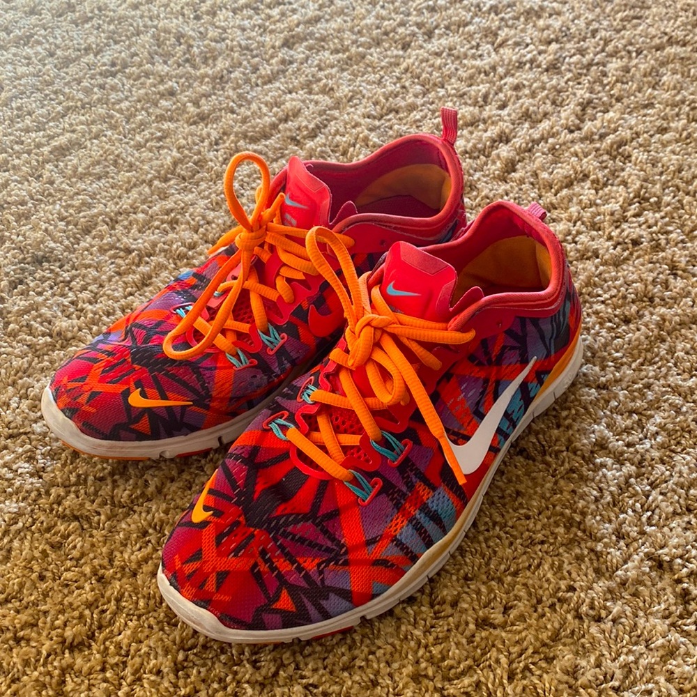 NIKE FREE RUN- size 8.5
